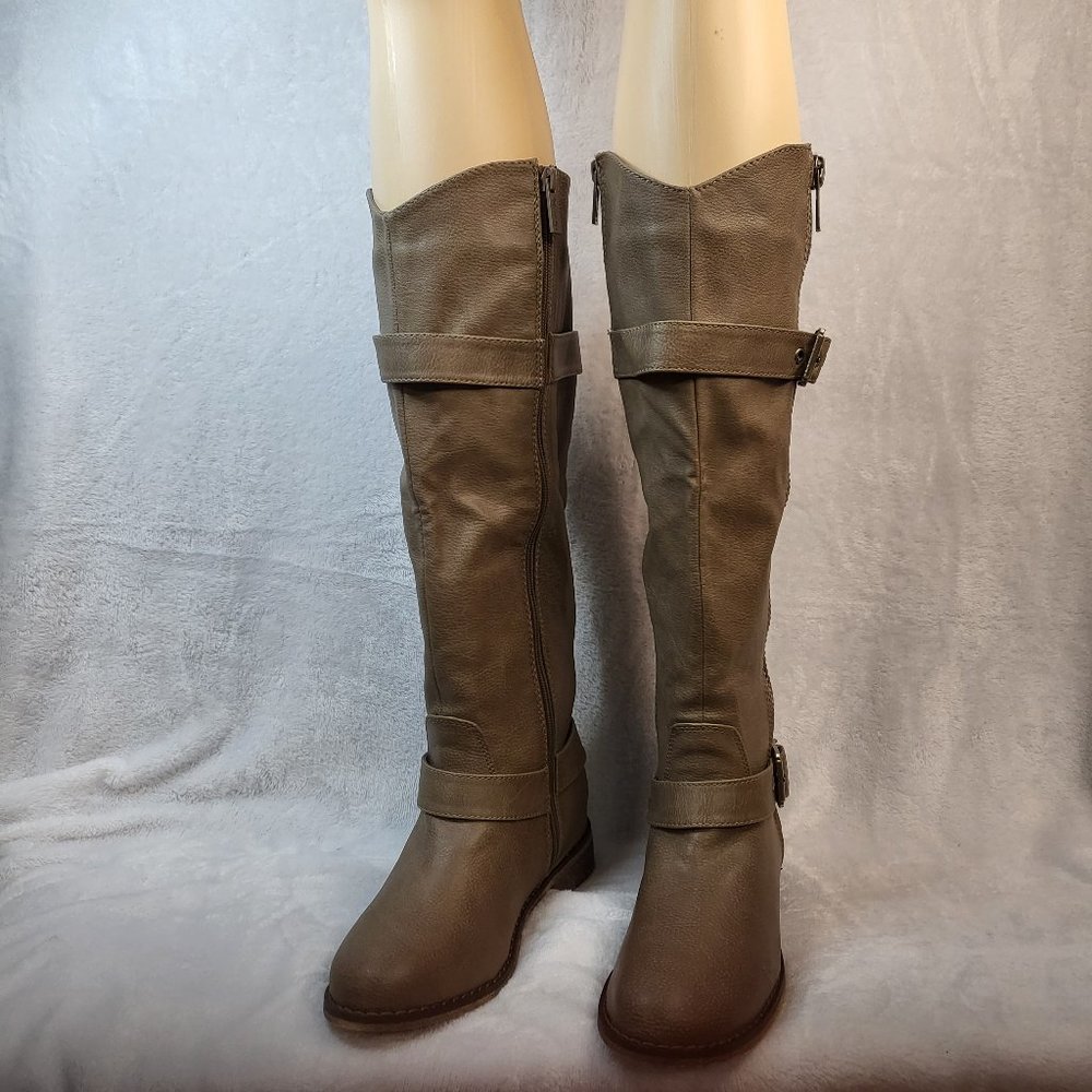 * Comfortable Beige Knee High Flat Riding Boots
